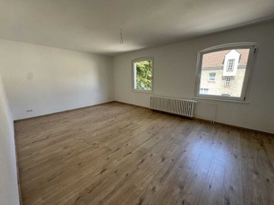 FRISCH SANIERT und lichtdurchflutet
