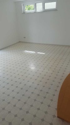 Geschmackvolle, gepflegte 2,5-Raum-Erdgeschosswohnung mit geh. Innenausstattung mit EBK