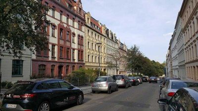 Schöne 2-Raum-Wohnung mit Balkon und Einbauküche in Stadtparknähe