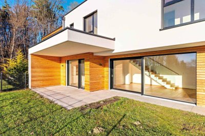 Hochwertige, lichtdurchflutete Doppelhaushälfte mit grandiosem Ausblick und Südwest-Garten