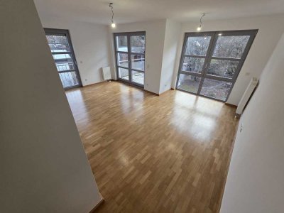 Helle, geräumige 2-Zimmer-Wohnung mit 2 Balkonen in grüner Oase -Trudering