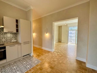 Traumhafte sanierter Altbau 4Zi, 3 Balkone, zzgl.. vermieteten 1-Zi Appartment Top Kapitalanlage
