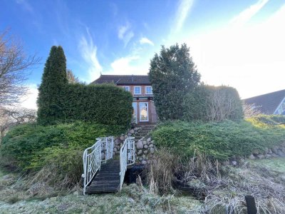 *** Traumhaftes Einfamilienhaus mit Einliegerwohnung und Vollkeller in ruhiger Lage ***