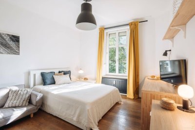 8010: Charmante 3-Zimmer-Altbauwohnung im Herzen von Graz: hell, WG-tauglich und mit Balkon in den Innenhof