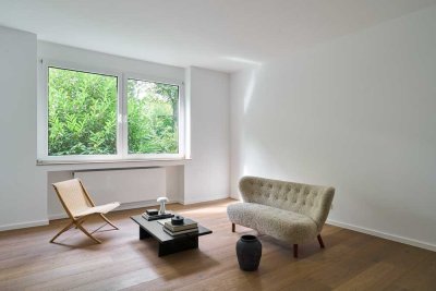 Ästhetische Altbauwohnung mit hohen Decken, Loggia und Parkblick | Hochwertig kernsaniert