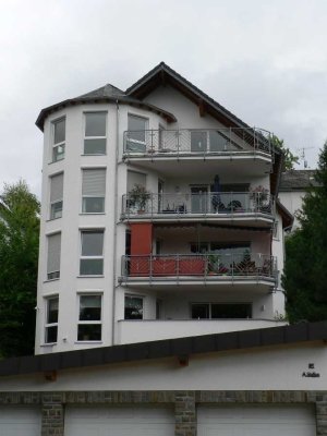 exclusive 5-Zimmer Whg. in bevorzugter Wohnlage mit Rheinblick