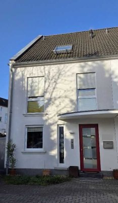 Helle DHH in verkehrsberuhigter Lage nahe Planetarium mit Kamin, EBK & Garten