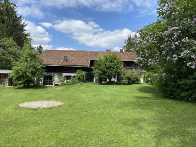 Bauernhaus mit großem Grundstück