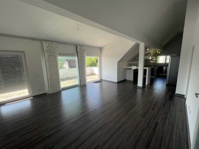 Geschmackvolle 4-Raum-Dachgeschosswohnung mit gehobener Innenausstattung mit EBK in Reutlingen