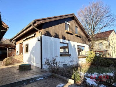 Freistehendes Einfamilienhaus mit Garage