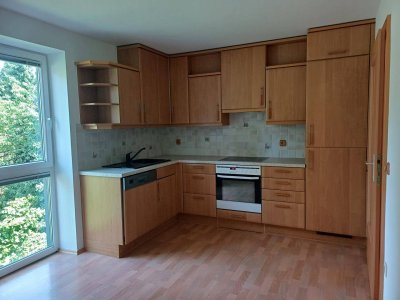 8530 - Tiefgaragenplatz inklusive - ETW in zentraler Lage mit S/W Loggia im Grunen