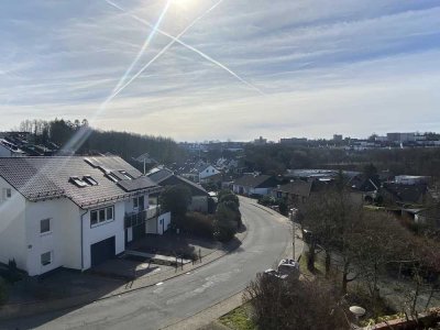 **RENOVIERTE 3-ZIMMERWOHNUNG MIT BALKON**