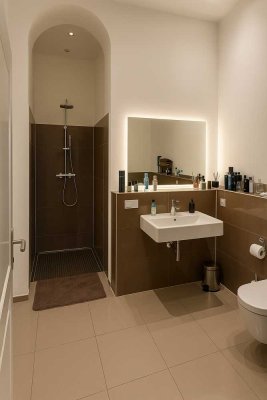 ATTRAKTIVE HOCHPARTERRE-WOHNUNG MIT EIGENEM EINGANG