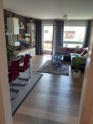 Exklusive, modernisierte 2-Zimmer-Wohnung mit Balkon und Einbauküche in Augsburg