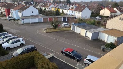 Modernisierte 4-Zimmer-Wohnung mit Garage, Balkon und Einbauküche in Neu-Ulm