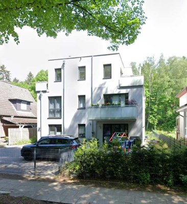 Modernes Wohnen auf zwei Ebenen mit Garten in ruhiger Lage