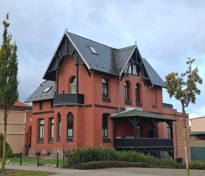 Attraktive Galeriewohnung mit Balkon und Pkw-Stellplatz!