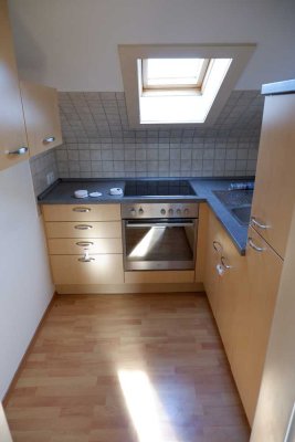 Gepflegte 2 Zimmer DG Wohnung mit EBK, Keller sowie Einzelgarage in Onstmettingen, WM: 570€