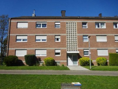 Schöne aufgeteilte 2 Zimmer Wohnung mit Balkon