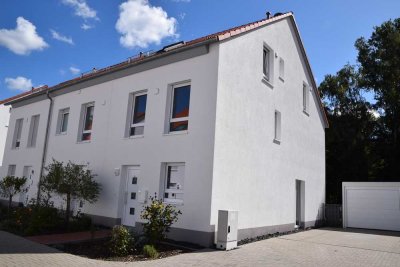Neuwertiges Reihenendhaus mit Garage und 2 Bädern