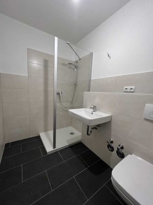 *Mittendrin und schick hergerichtet - großzügige 3-Zimmerwohnung*