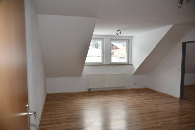 Ansprechende 2-Zimmer-Dachgeschosswohnung mit Einbauküche in Ortsnähe Koppl