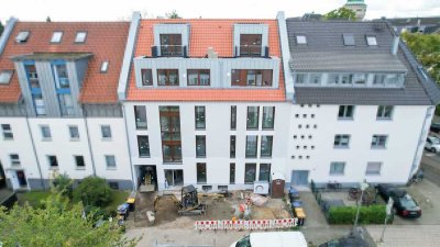 Bevorzugte Lage im beliebten Geistviertel  - kernsanierte 1. OG- Wohnung mit Balkon