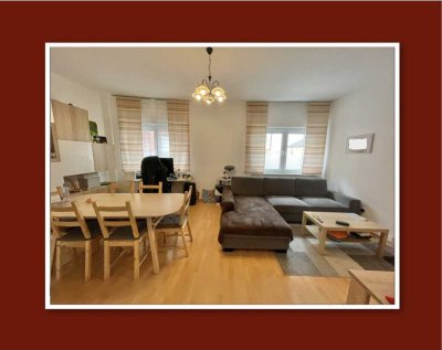 Großzügige Wohnung im Erdgeschoss mit Tageslichtbad & Wohnküche in Rheinnähe zum 1.6.2026