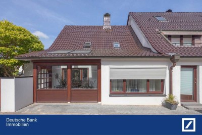 Stilvolle Doppelhaushälfte mit Kaminflair und idyllischem Garten– Wohnen in Strandnähe