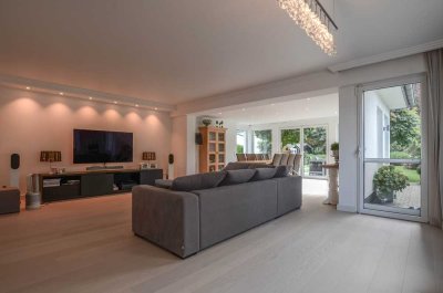 Freistehendes Einfamilienhaus mit Doppelgarage, Dachterrasse + Gartenidylle (provisionsfrei)