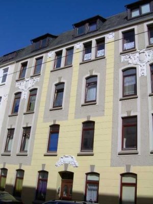 Gut geschnittene, renovierte 2-R.-Wohnung mit Einbauküche