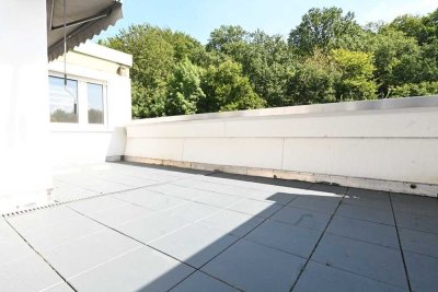 Teilmodernisierte 3 Zimmer Wohnung mit großer Dachterrasse in ruhiger Lage von Lev-Lützenkirchen