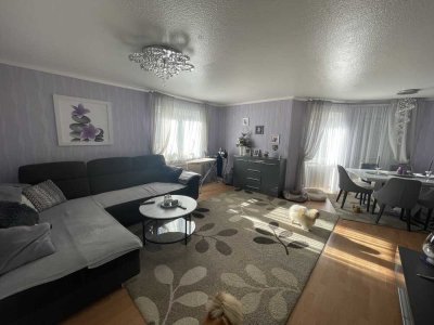 Großzügige 4-Zimmer-Wohnung mit Tiefgaragenstellplatz und überdachtem Balkon