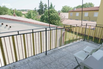 3 Wohneinheiten und ein Geschäftslokal mit vielen Lagerräumen auf 4.499m² Grund im Bauland Mischgebiet!