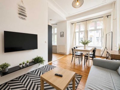 +++ Sanierter Berliner Altbau von 1920 mit Sonnenbalkon – bezugsfrei ab August 2026 +++