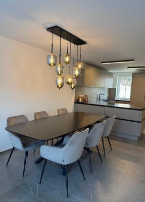 Neuwertiges Reiheneckhaus mit Energieklasse A, Wärmepumpe, PV & Garten – Esslingen St. Bernhardt