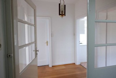 Stilvolle 4-Zimmer-Altbauwohnung, bezugsfertig renoviert