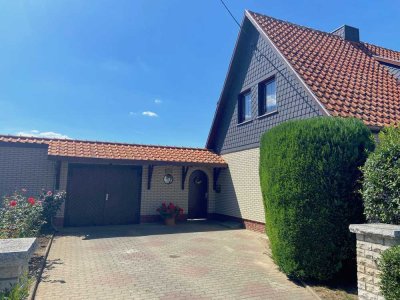 Doppelhaushälfte mit traumhaftem Garten und Pool in der Siedlung!