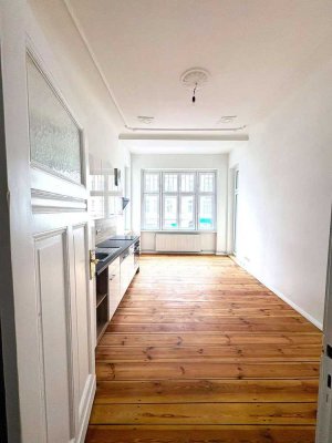 Stilvolle 2,5-Zimmer-Wohnung mit offener Wohnküche in Wilmersdorf