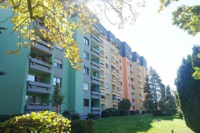 Großzügige 2 Zimmer-Wohnung mit Aufzug, Balkon  Tiefgarage in Top-Lage Nürnberg-Nord, Wetzendorf