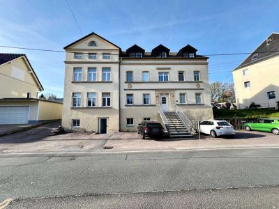 "Attraktive Kapitalanlage: Vermietete 3-Zimmer-Erdgeschosswohnung mit Stellplatz und Außenrollos"