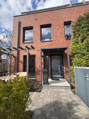 MODERNES HAUS ; KOMPLETT MÖBLIERT - RUHIGE LAGE AN DER DÜSSEL
