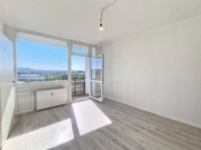 Verfügbar ab ** JULI ** - 1-Zimmer-Wohnung mit Weitblick und frisch renoviert!