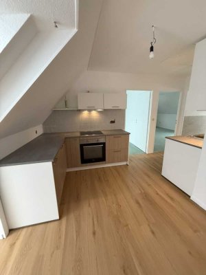 Dachgeschosswohnung mit Gartennutzung im Mehrgenerationen geeignetem 2-Familienhaus in Nikolassee