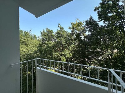 Großzügig geschnittene 2-Zi.-Wohnung mit Balkon!