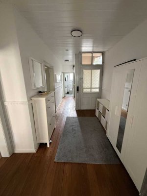 Stilvoll möblierte 3-Zimmer-Wohnung mit Balkon in Stuttgart-West (Nähe Hölderlinplatz)