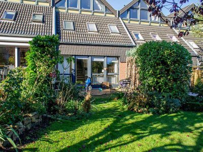 Attraktive Gartenwohnung über drei Halbetagen mit zusätzl. Balkon und Terrasse