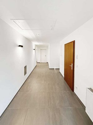 Familienfreundliches Wohnen mit Gartenidylle: Großzügige 4-Zimmer-Dachgeschosswohnung mit neuer EBK