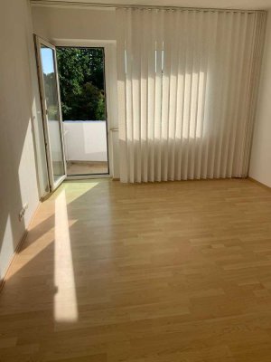 Vollständig renovierte 2-Zimmer-Wohnung mit Balkon und Einbauküche in Wolfsburg/Rabenberg