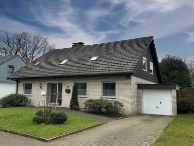 Geschmackvolles Zweifamilienhaus mit großem Garten und zwei Garagen in ländlicher Wohnlage!